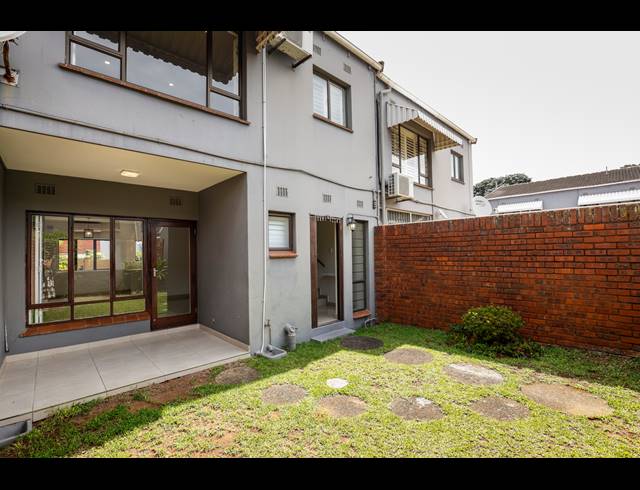 2 BEDROOM TOWNHOUSE FOR SALE IN ESSENWOOD